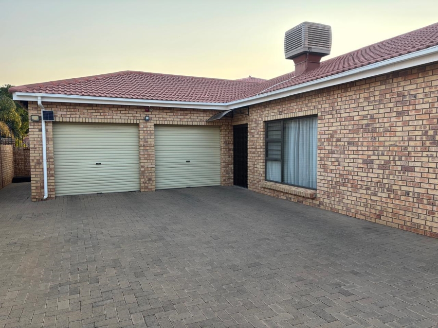3 Bedroom Property for Sale in Hillcrest Northern Cape